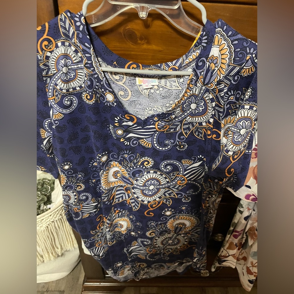 Lularoe tshirt